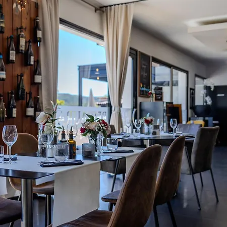 Hotel & Restaurant Perla Riviera 3*